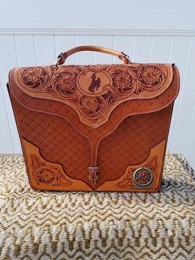 Vintage Leather Laptop Bag – Elegant Craftsmanship & Classic Style